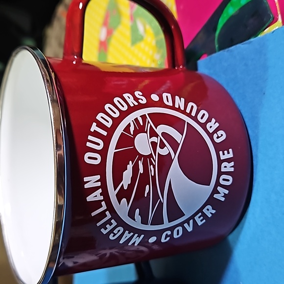 Magellan coffee cup set one red one blue some tear on blue handle - Picture 2 of 10